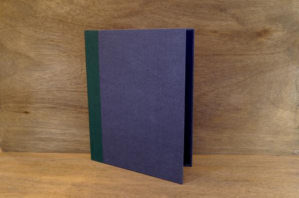 Foldable sheet music folder with green linen, variable